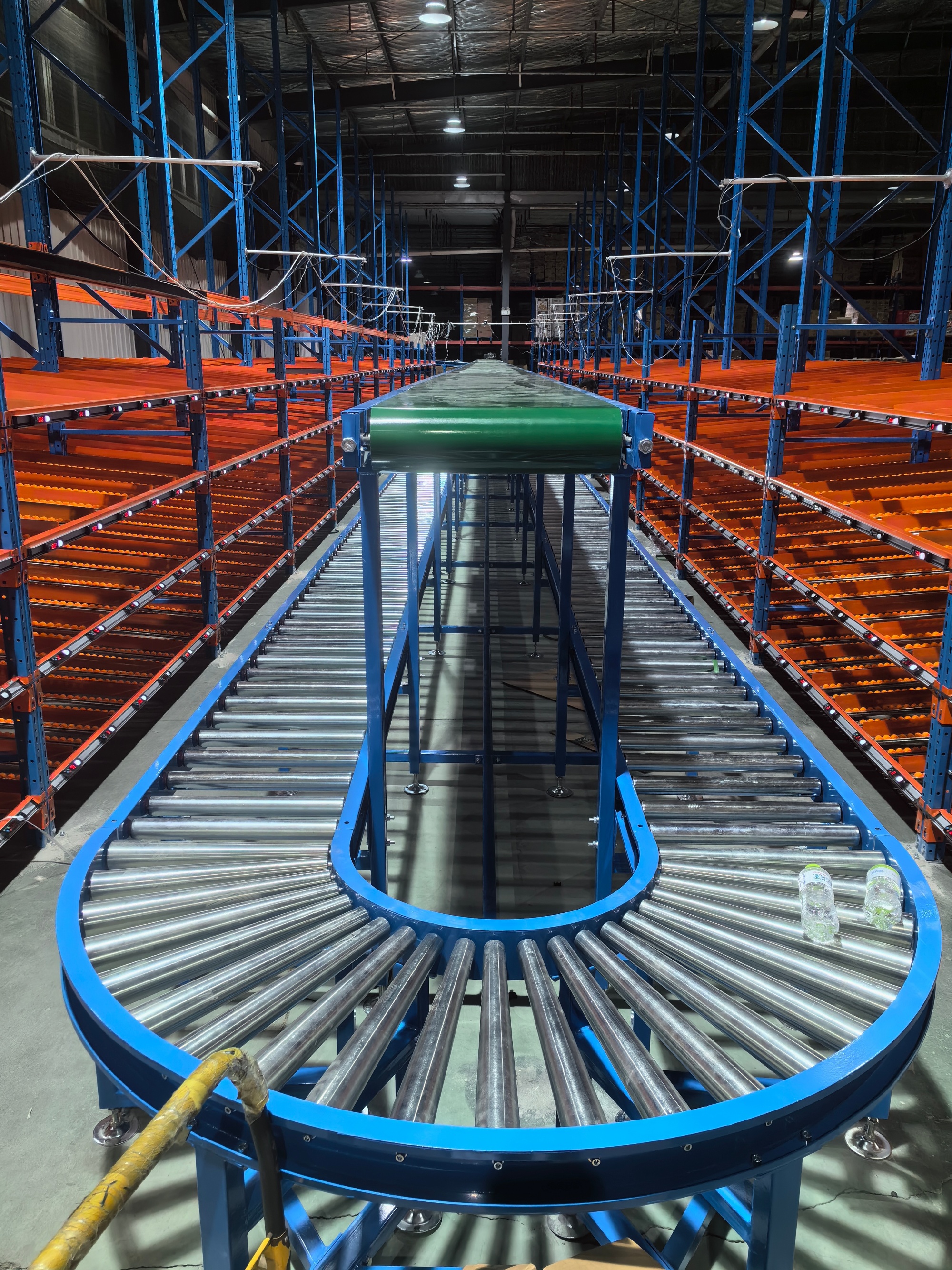 Flow Through Rack Features
