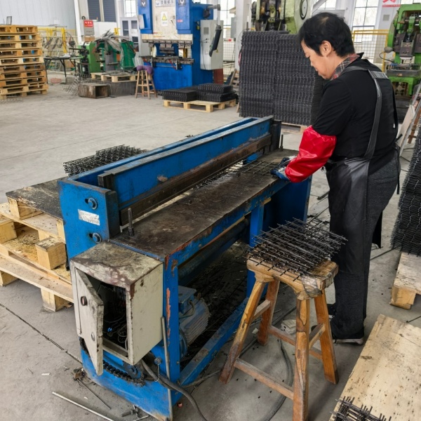 Stackable Industrial Wire Mesh Storage Baskets Eco-Friendly Durable Stainless Steel Sorting Organizing Hardware