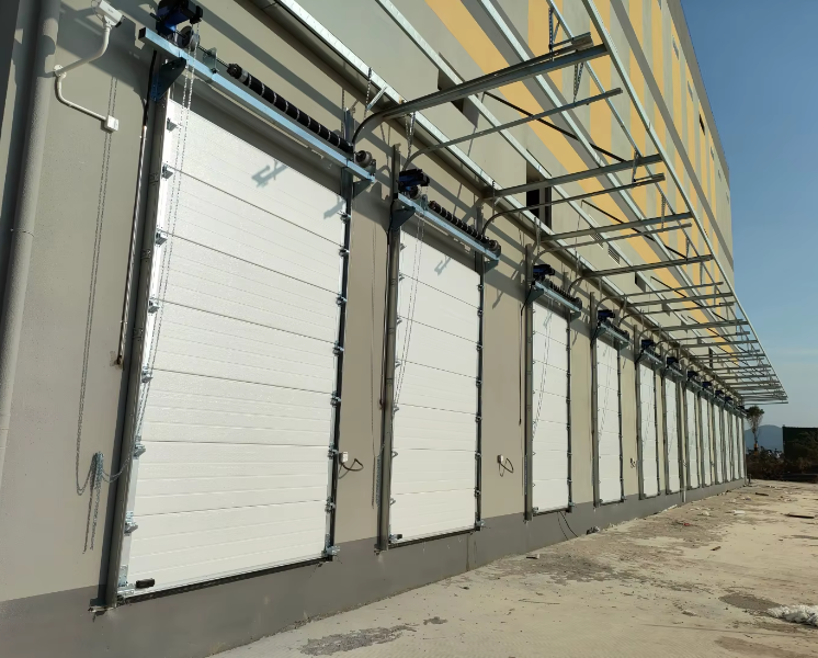High Quality Thickened Door Panel Wearhouse Overhead Door Insulated Durable Loading Docks Automatic Industrial Sectional Door