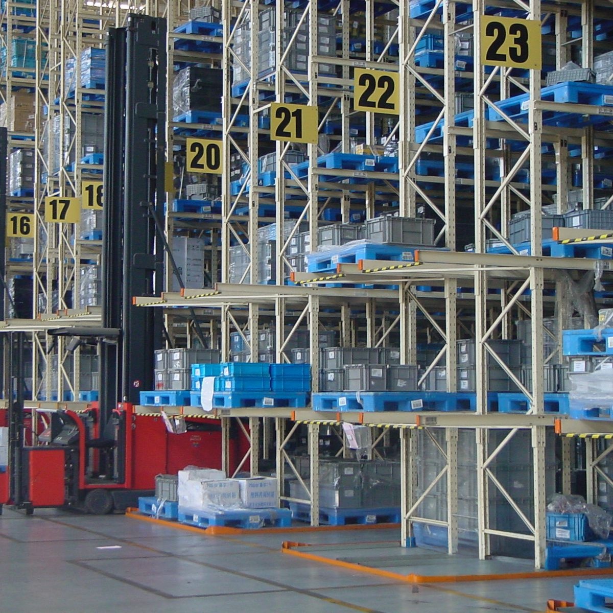 Pallet and Stacking Crane System