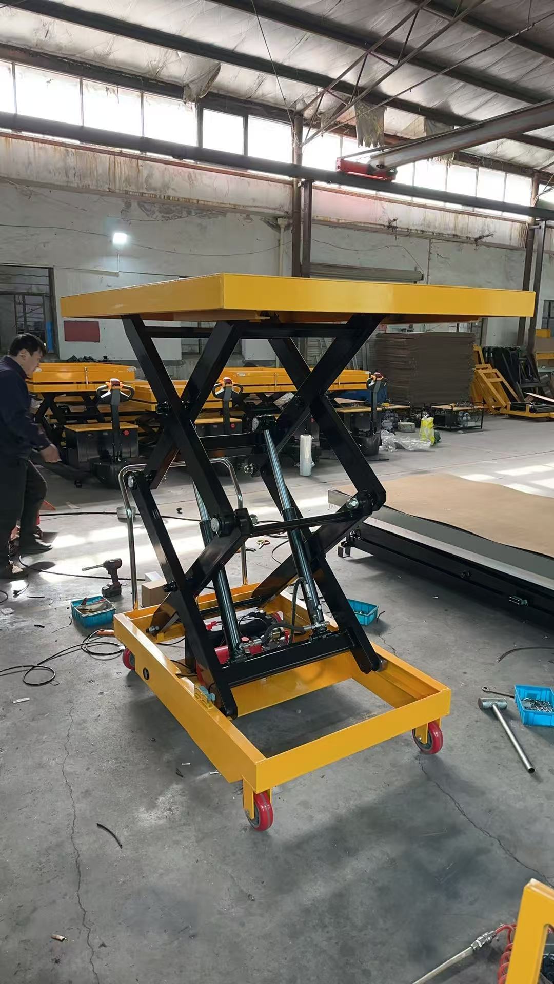 YILU LIFT 4 Ton 4 M Hydraulic Scissor Lift Table Warehouse Use Platform Lift with CE