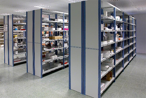 Heavy duty bolt free industrial shelving installed in UAE warehouse